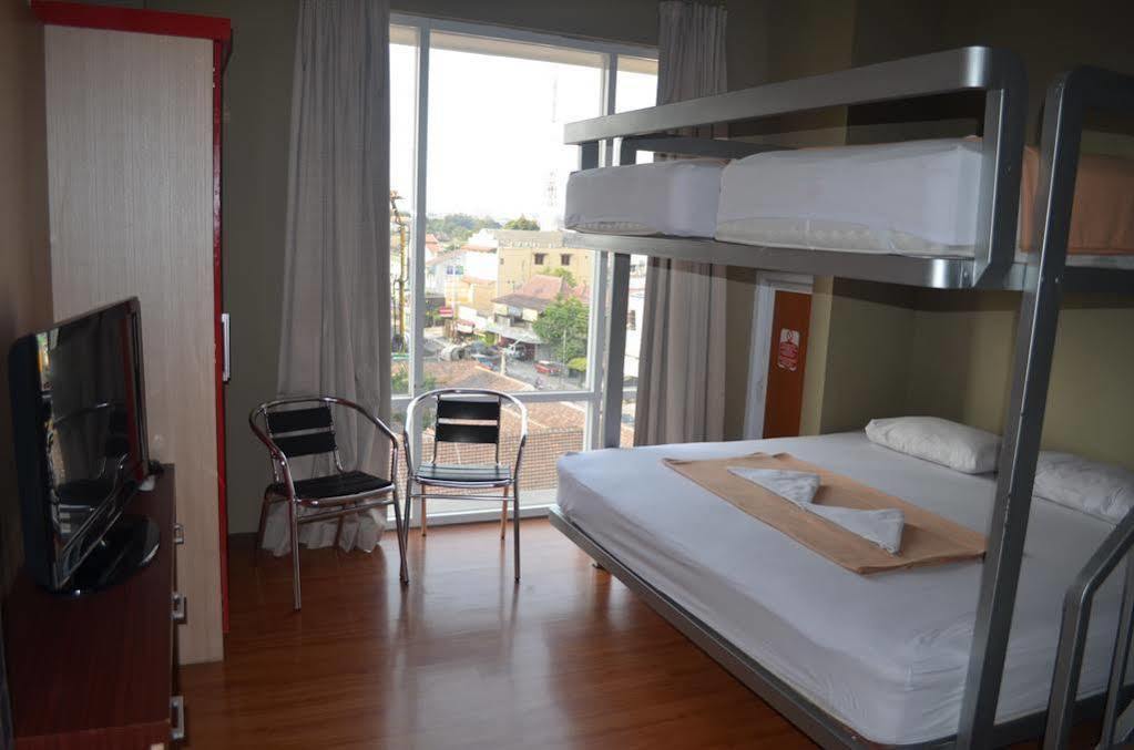 Edu Hostel Yogyakarta Extérieur photo